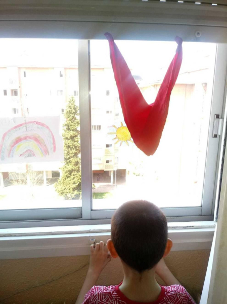 El pañuelo de San Fermín este sábado en todas las ventanas de Navarra. Esa es la idea con la que la capilla de San Fermín hace un llamamiento con motivo del cuarto peldaño de la escalera, este 4 de abril,