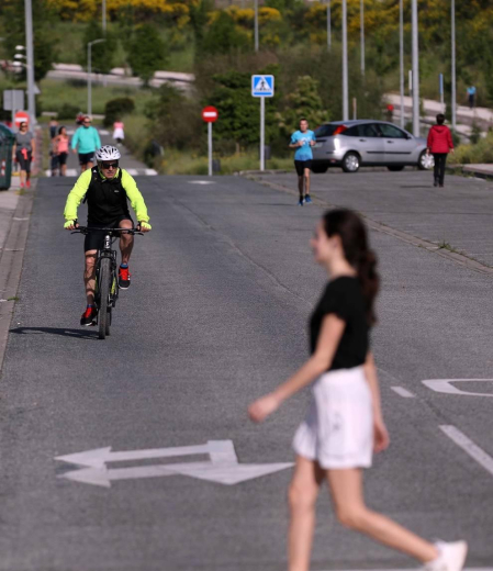 Imágenes de la jornada del 2 de mayo, en la que los navarros pueden salir a la calle a pasear y hacer deporte entre las 6 y las 10 de la mañana, y las 20 y las 23 de la noche.
