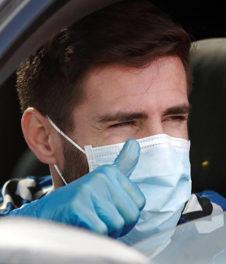 Fotos del primer entrenamiento de Osasuna este viernes en las instalaciones de Tajonar donde los jugadores del primer equipo han regresado después de 56 días en los que se cesó la actividad. La entidad rojilla ha establecido un riguroso protocolo sanitario autorizado por el Ministerio de sanidad y difundido por el Consejo Superior de Deportes. Solo se permite la entrada a las instalaciones al personal debidamente acreditado no siendo autorizada la entrada a los medios de comunicación.