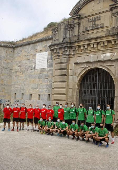 El equipo rompió la rutina de entrenamientos y disfrutó de un paseo por San Cristóbal-Ezkaba y de una comida