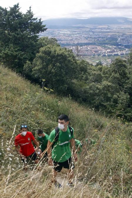 El equipo rompió la rutina de entrenamientos y disfrutó de un paseo por San Cristóbal-Ezkaba y de una comida