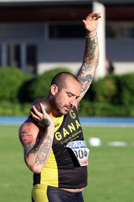 La primera jornada del campeonato navarro absoluto de atletismo se disputó este sábado en las pistas de Larrabide. Las diferentes pruebas tuvieron que disputarse a puerta cerrada debido a las medidas de seguridad por la pandemia del coronavirus.