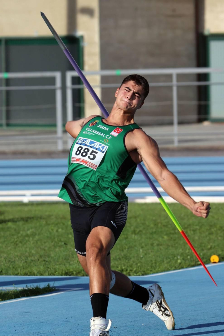 La primera jornada del campeonato navarro absoluto de atletismo se disputó este sábado en las pistas de Larrabide. Las diferentes pruebas tuvieron que disputarse a puerta cerrada debido a las medidas de seguridad por la pandemia del coronavirus.