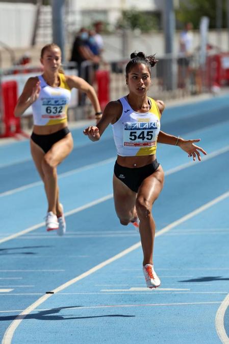 La segunda jornada del campeonato navarro absoluto de atletismo se disputó este domingoen las pistas de Larrabide. Las diferentes pruebas tuvieron que disputarse a puerta cerrada debido a las medidas de seguridad por la pandemia del coronavirus. Con esta jornada se ha puesto fin al campeonato navarro absoluto de atletismo.