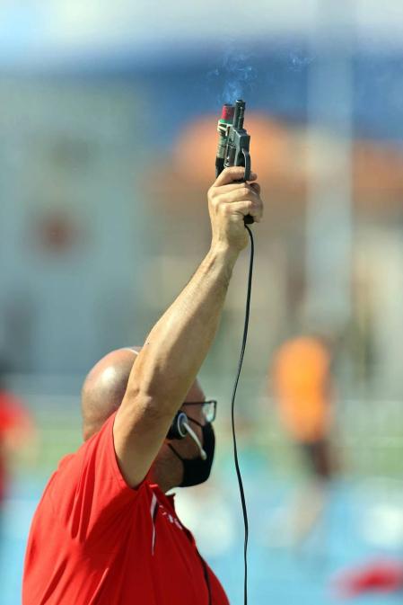 La segunda jornada del campeonato navarro absoluto de atletismo se disputó este domingoen las pistas de Larrabide. Las diferentes pruebas tuvieron que disputarse a puerta cerrada debido a las medidas de seguridad por la pandemia del coronavirus. Con esta jornada se ha puesto fin al campeonato navarro absoluto de atletismo.