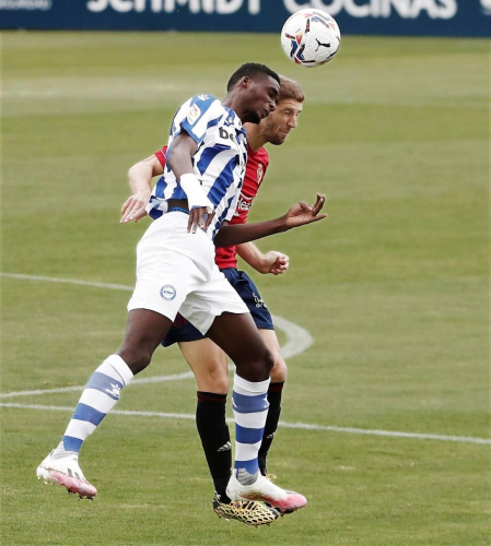 Fotos del partido amistoso de pretemporada en el que Osasuna ha ganado al Alavés por 2-1. El argentino Chimy Ávila ha sido titular en el equipo navarro tras varios meses en dique seco por una lesión.