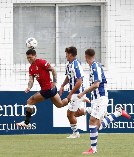 Fotos del partido amistoso de pretemporada en el que Osasuna ha ganado al Alavés por 2-1. El argentino Chimy Ávila ha sido titular en el equipo navarro tras varios meses en dique seco por una lesión.