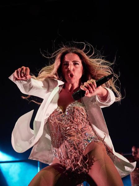 Lola Índigo devuelve la música al Navarra Arena