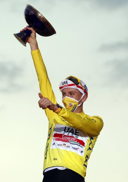 Sam Bennett se ha llevado este domingo en París la 21ª y última etapa del Tour de Francia 2020, en una jornada en la que se entregó el triunfo en la general al joven Tadej Pogacar.