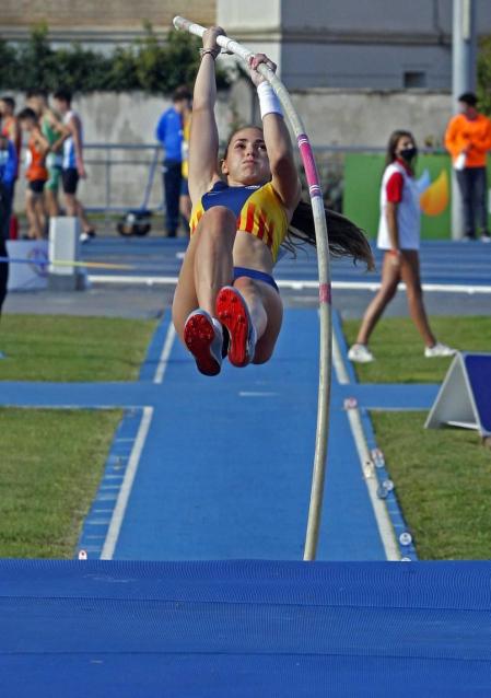 Fotos del Campeonato de España Sub 18 de Atletismo de Federaciones Autonómicas celebrado en el estadio Larrabide de Pamplona.