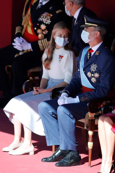 Este año la celebración del 12 de octubre ha quedado reducida a un austero acto militar en el Patio de la Armería del Palacio Real.