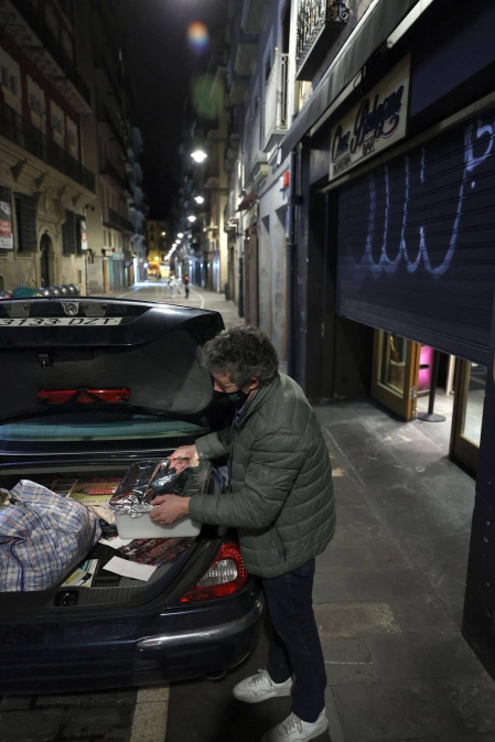 Imágenes de la primera jornada de confinamiento perimetral de la Comunidad foral, que los navarros viven con cierta normalidad pero con muchas dudas sobre qué pueden hacer o no en esta nueva fase de restricciones, encaminadas a reducir la tasa de contagio de coronavirus.