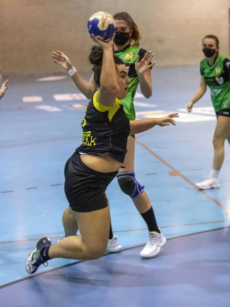 Emocionante choque entre los conjuntos de Villava y Barañáin que se saldó con triunfo de las de casa por un ajustado 26-25.