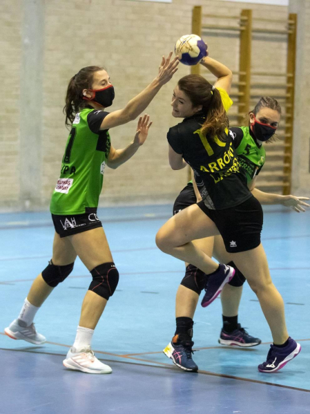 Emocionante choque entre los conjuntos de Villava y Barañáin que se saldó con triunfo de las de casa por un ajustado 26-25.