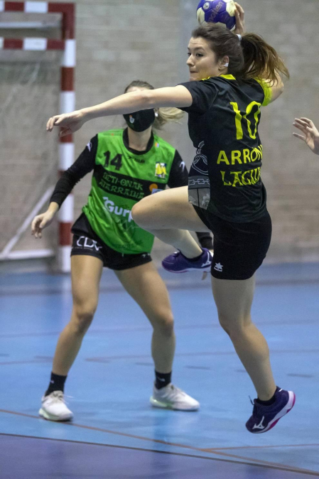 Emocionante choque entre los conjuntos de Villava y Barañáin que se saldó con triunfo de las de casa por un ajustado 26-25.