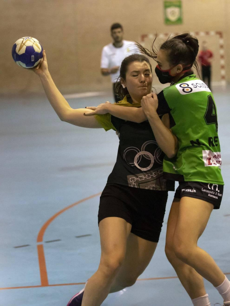 Emocionante choque entre los conjuntos de Villava y Barañáin que se saldó con triunfo de las de casa por un ajustado 26-25.