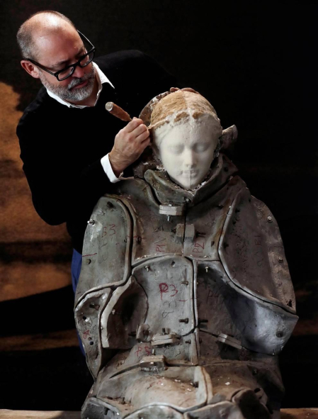 El artista madrileño Javier Viver muestra su obra efímera de estatuas de sal en el Museo Universidad de Navarra.