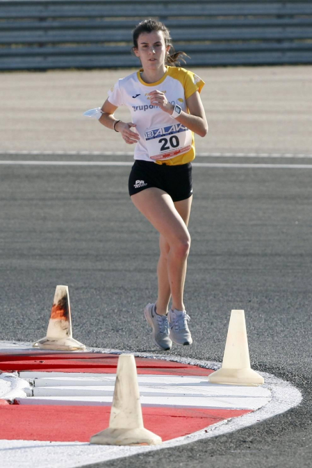 Iker Diges y Alicia Carrera se han proclamado campeones navarros de la distancia de 5 kilómetros en una carrera que ha acogido el Circuito de Los Arcos y que ha sido la primera prueba celebrada en Navarra tras la irrupción de la covid-19.