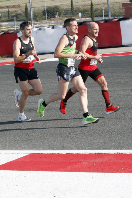 Iker Diges y Alicia Carrera se han proclamado campeones navarros de la distancia de 5 kilómetros en una carrera que ha acogido el Circuito de Los Arcos y que ha sido la primera prueba celebrada en Navarra tras la irrupción de la covid-19.