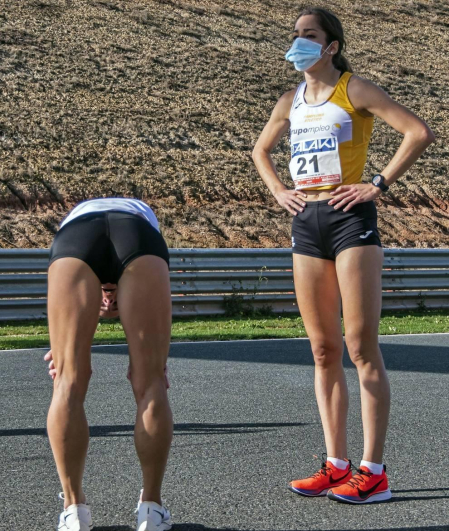 Iker Diges y Alicia Carrera se han proclamado campeones navarros de la distancia de 5 kilómetros en una carrera que ha acogido el Circuito de Los Arcos y que ha sido la primera prueba celebrada en Navarra tras la irrupción de la covid-19.