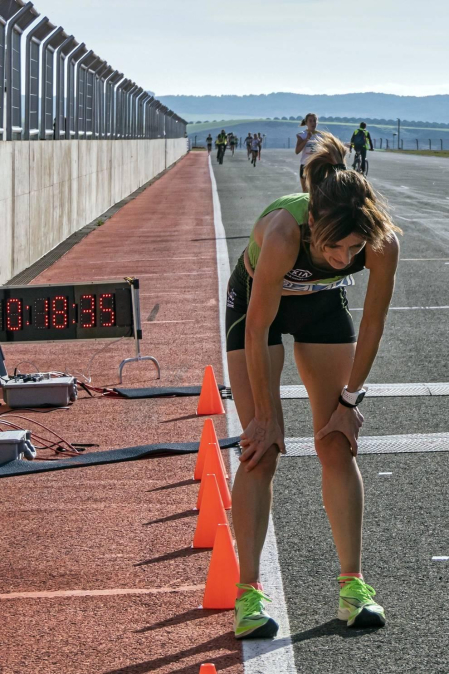 Iker Diges y Alicia Carrera se han proclamado campeones navarros de la distancia de 5 kilómetros en una carrera que ha acogido el Circuito de Los Arcos y que ha sido la primera prueba celebrada en Navarra tras la irrupción de la covid-19.