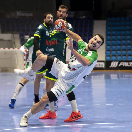 Helvetia Anaitasuna ha ganado 30-25 a Viveros Herol Nava, su cuarta victoria consecutiva que le coloca en sexta posición de la Liga Sacyr Asobal.