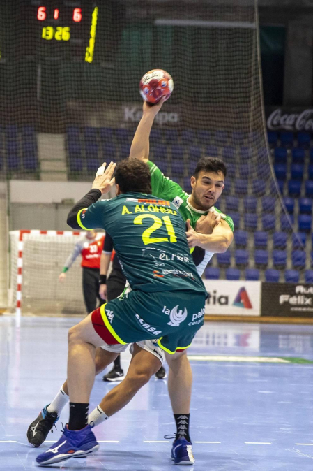 Helvetia Anaitasuna ha ganado 30-25 a Viveros Herol Nava, su cuarta victoria consecutiva que le coloca en sexta posición de la Liga Sacyr Asobal.
