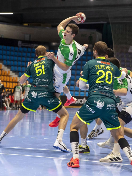 Helvetia Anaitasuna ha ganado 30-25 a Viveros Herol Nava, su cuarta victoria consecutiva que le coloca en sexta posición de la Liga Sacyr Asobal.