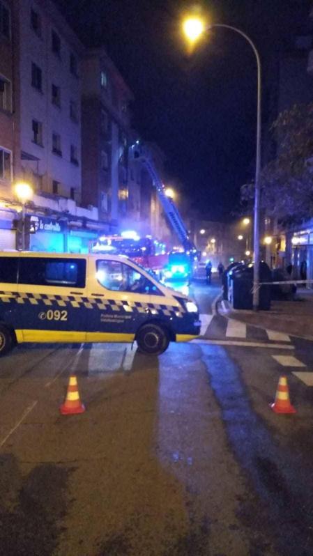 El fuego lo inició un inquilino que se había atrincherado en su casa después de una intervención por violencia de género.
