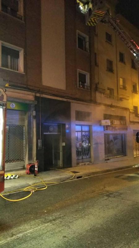 El fuego lo inició un inquilino que se había atrincherado en su casa después de una intervención por violencia de género.