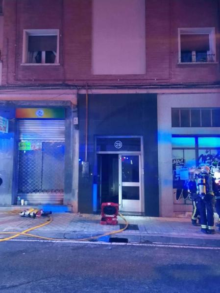 El fuego lo inició un inquilino que se había atrincherado en su casa después de una intervención por violencia de género.