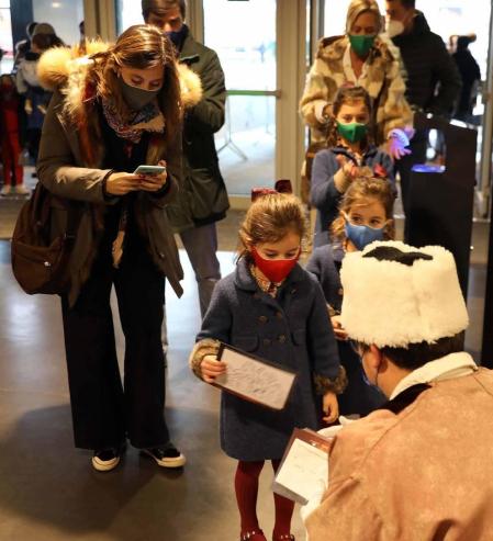 Los Reyes Magos de Oriente han llegado en helicóptero al estadio El Sadar de Pamplona,