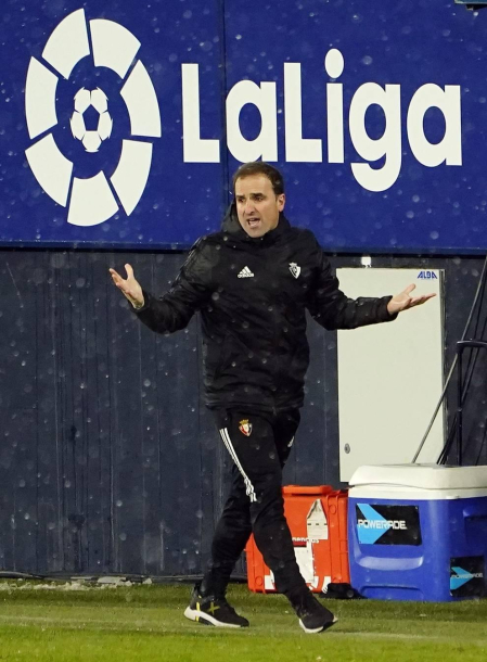 Imágenes de las horas previas y del partido Osasuna-Real Madrid, correspondiente a la jornada 18 y marcado por el paso de la borrasca Filomena.