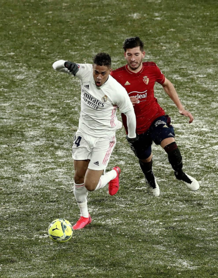 Imágenes de las horas previas y del partido Osasuna-Real Madrid, correspondiente a la jornada 18 y marcado por el paso de la borrasca Filomena.