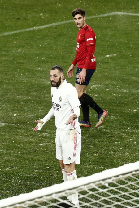 Imágenes de las horas previas y del partido Osasuna-Real Madrid, correspondiente a la jornada 18 y marcado por el paso de la borrasca Filomena.