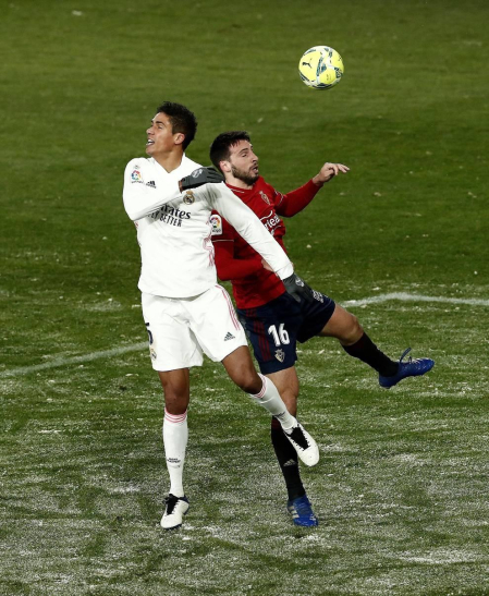 Imágenes de las horas previas y del partido Osasuna-Real Madrid, correspondiente a la jornada 18 y marcado por el paso de la borrasca Filomena.