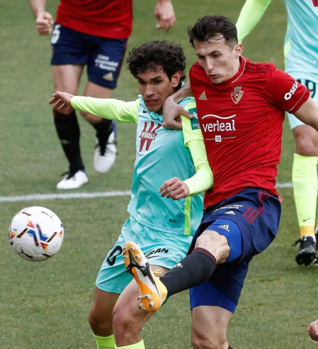 Imágenes del partido que enfrenta a Osasuna y Granada en El Sadar.