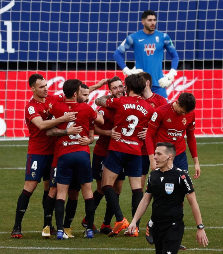 Imágenes del partido que enfrenta a Osasuna y Granada en El Sadar.