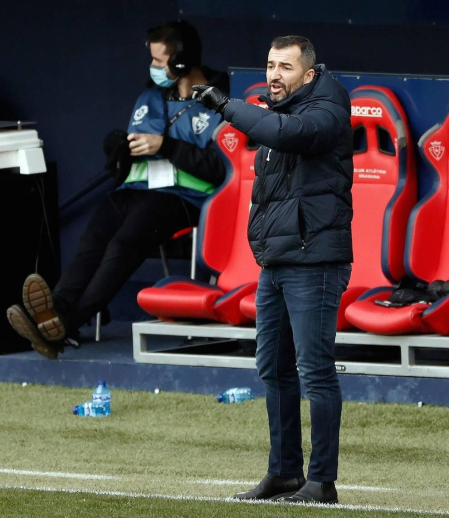 Imágenes del partido que enfrenta a Osasuna y Granada en El Sadar.