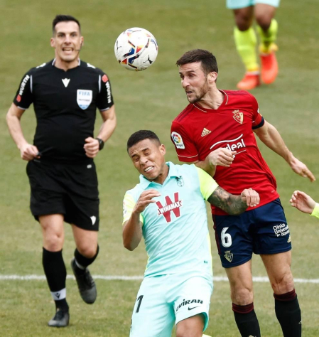 Imágenes del partido que enfrenta a Osasuna y Granada en El Sadar.
