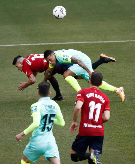 Imágenes del partido que enfrenta a Osasuna y Granada en El Sadar.