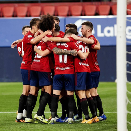 Imágenes del partido entre Osasuna y Eibar disputado en El Sadar.