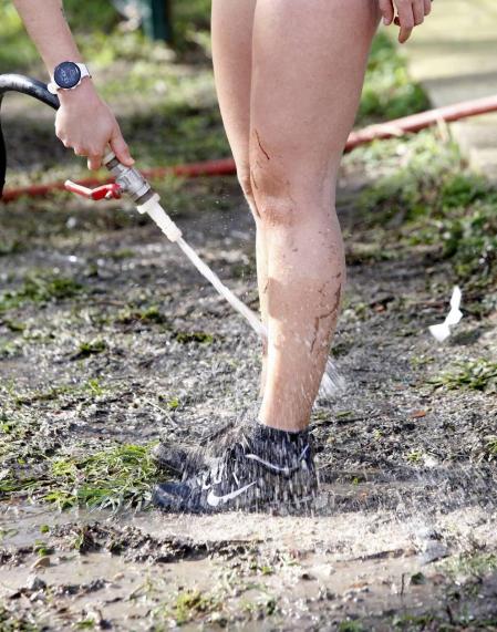 Javier Nagore y Alicia Carrera, atletas del Grupompleo Pamplona Atlético, se han impuesto en el circuito alsasuarra de Dantzaleku.