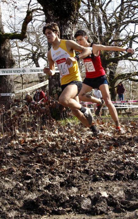Javier Nagore y Alicia Carrera, atletas del Grupompleo Pamplona Atlético, se han impuesto en el circuito alsasuarra de Dantzaleku.