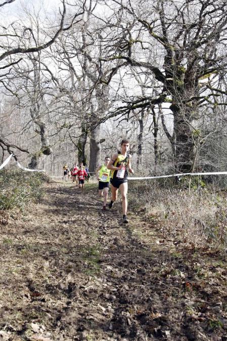 Javier Nagore y Alicia Carrera, atletas del Grupompleo Pamplona Atlético, se han impuesto en el circuito alsasuarra de Dantzaleku.