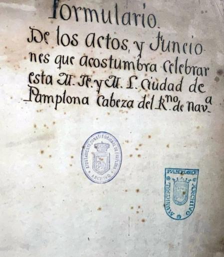 El libro recoge más de 500 años de las tradiciones y el ceremonial del Ayuntamiento de Pamplona.