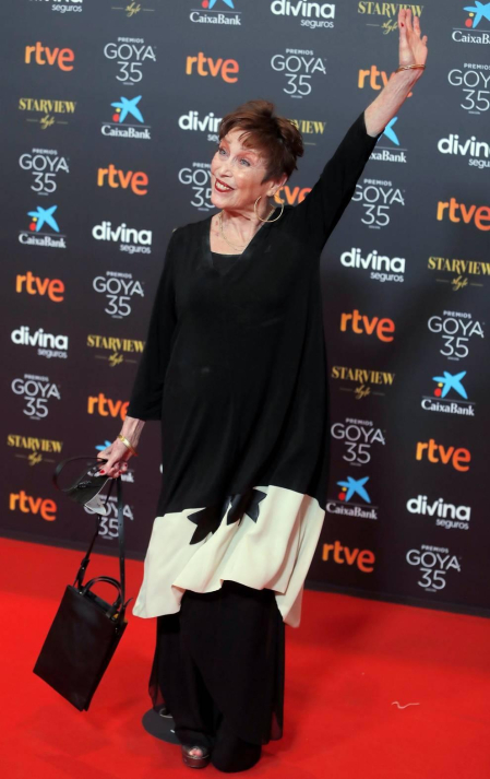 Actores, presentadores y cantantes desfilan por la alfombra roja de los premios Goya 2021.