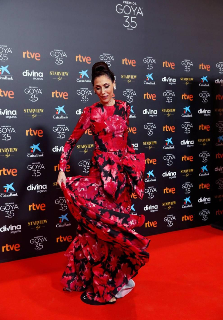 Actores, presentadores y cantantes desfilan por la alfombra roja de los premios Goya 2021.