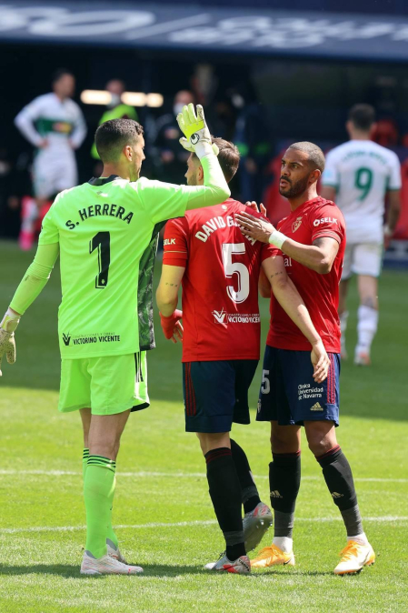 Imágenes del partido Osasuna-Elche disputado en El Sadar.