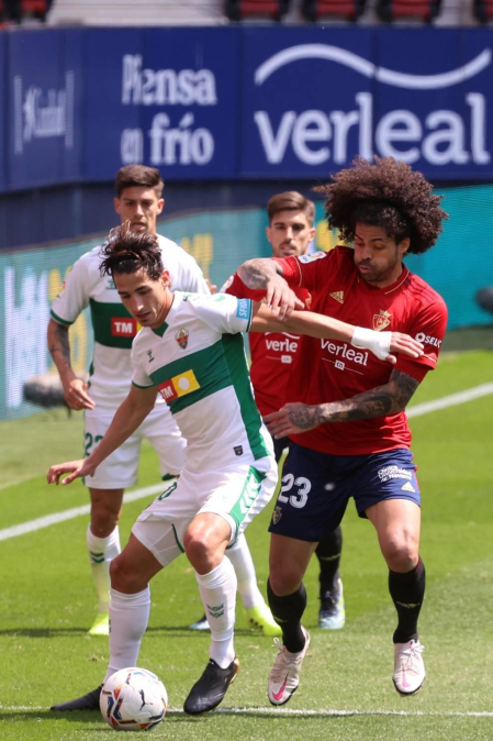 Imágenes del partido Osasuna-Elche disputado en El Sadar.